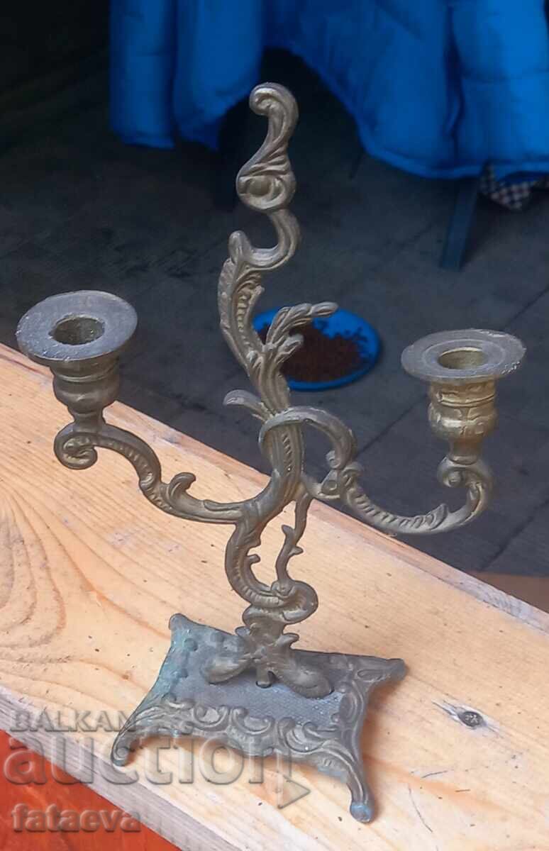 Παλιό μπρούτζινο κηροπήγιο με τιμή 2.50 BGN | € 1.28