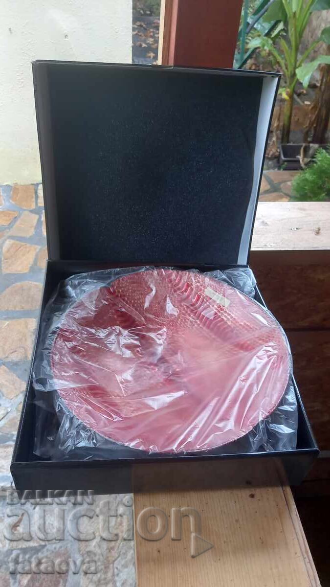 Auction Two brand new souvenir plates with silver plating Auction Two brand new souvenir plates with silver plating