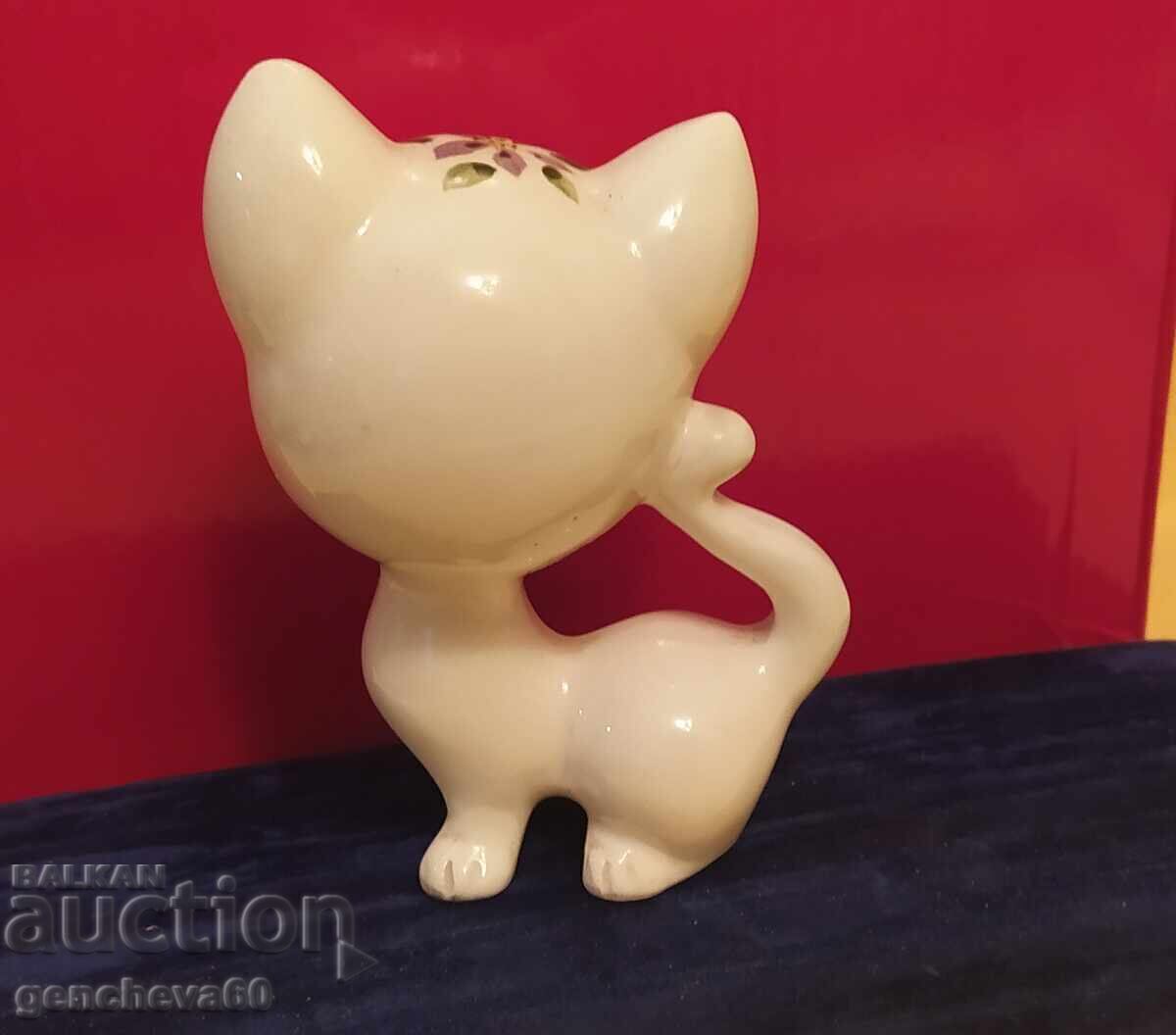 Auction  Cute porcelain kitten
