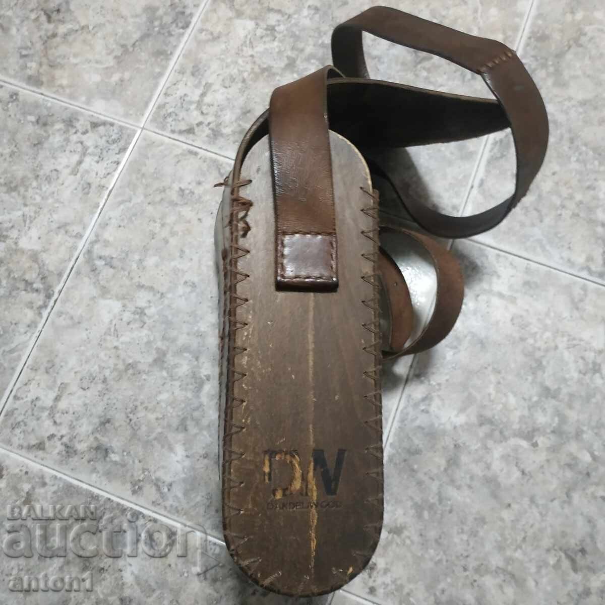 Delivery of Leather bag Delivery of Leather bag