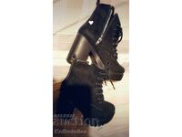 Cizme negre (noi-nouțe)