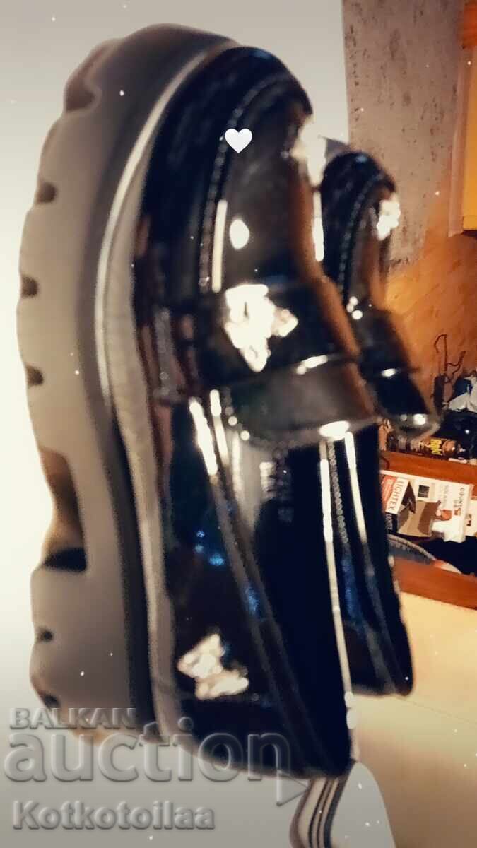 Lacquered black formal shoes with price 45.00 BGN | € 23.01