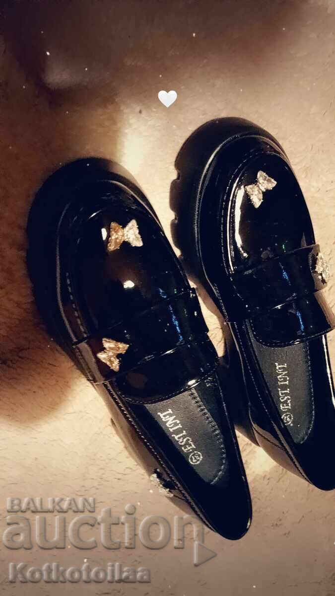 Auction  Lacquered black formal shoes