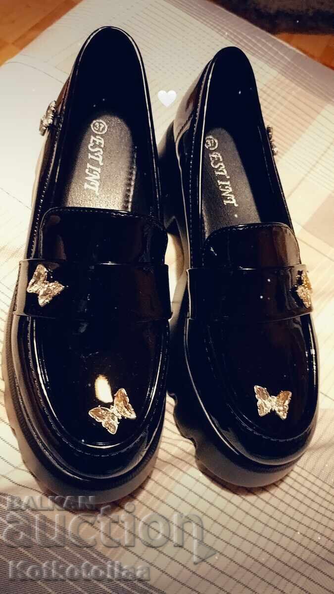 Lacquered black formal shoes
