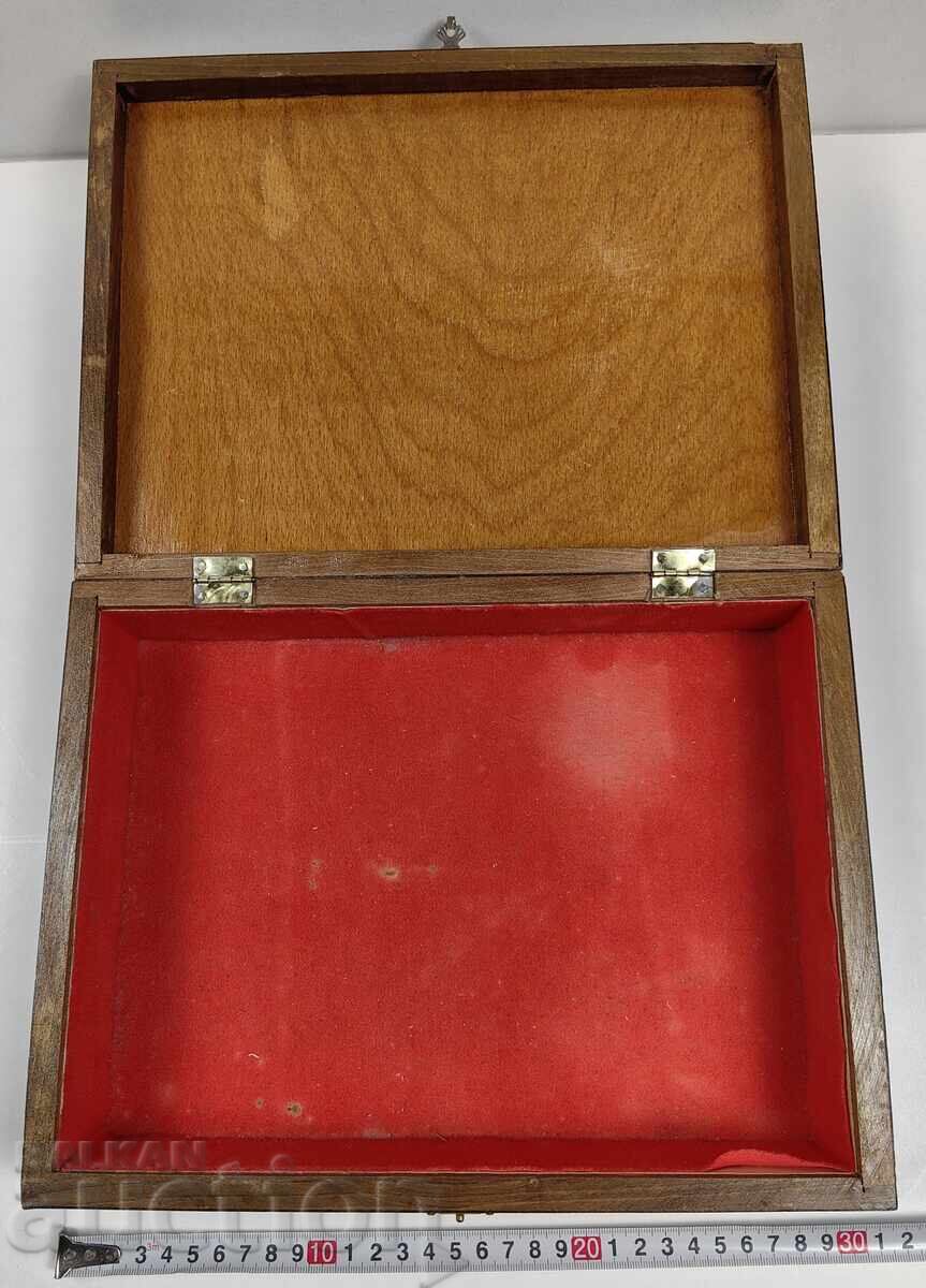 Auction  LUXURIOUS LARGE JEWELRY BOX MOTHER-OF-PEARL INLAY