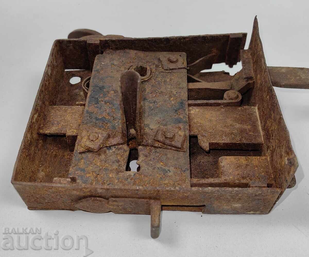 Delivery of BIG VERY OLD DOOR LATCH FALLING BOLT WORKS NO KEY
