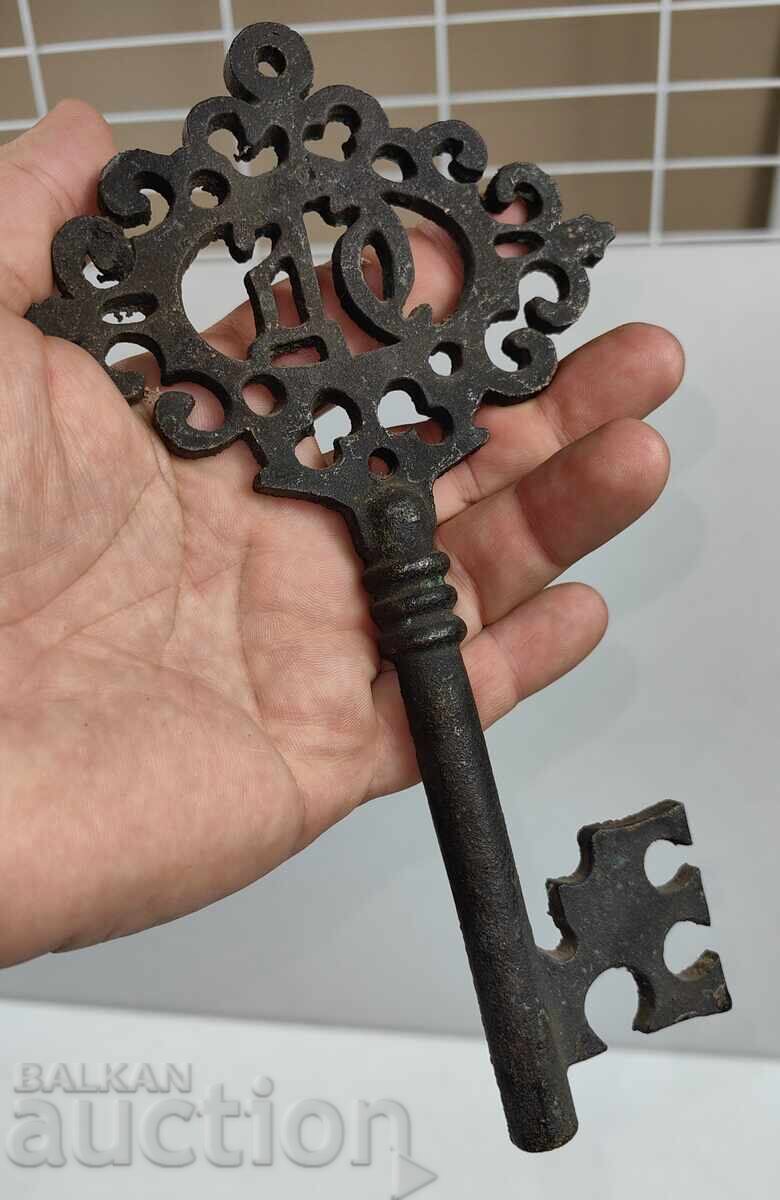 LARGE METAL KEY WITH MONOGRAM INITIAL LETTERS with price 75.00 BGN | € 38.35