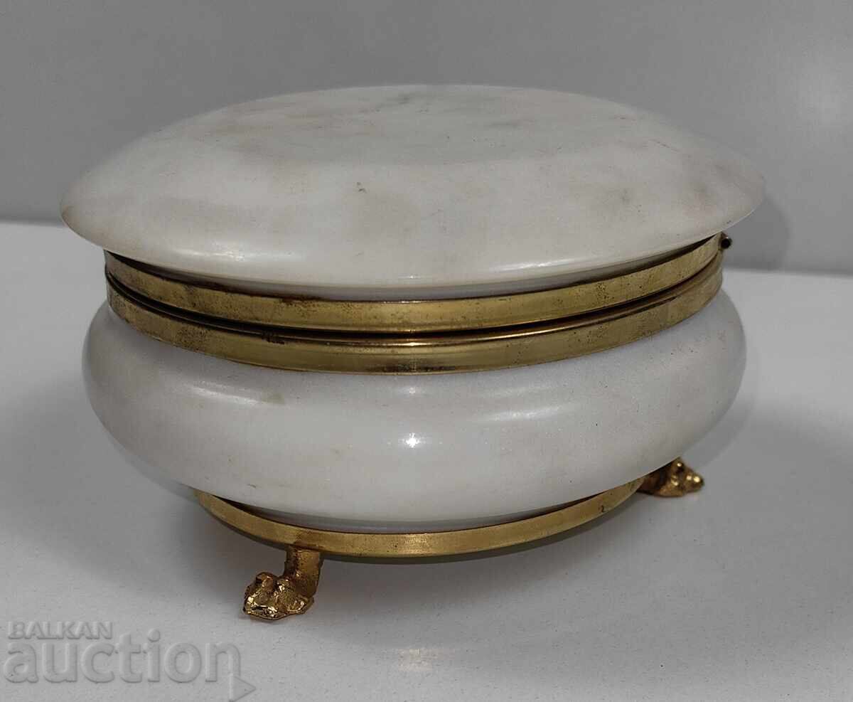 CUTIE DE BIJUTERII/GABINET DE LUX VECHI DIN MARMURĂ cu preț € 29.00 | 56.72 BGN CUTIE DE BIJUTERII/GABINET DE LUX VECHI DIN MARMURĂ cu preț € 29.00 | 56.72 BGN