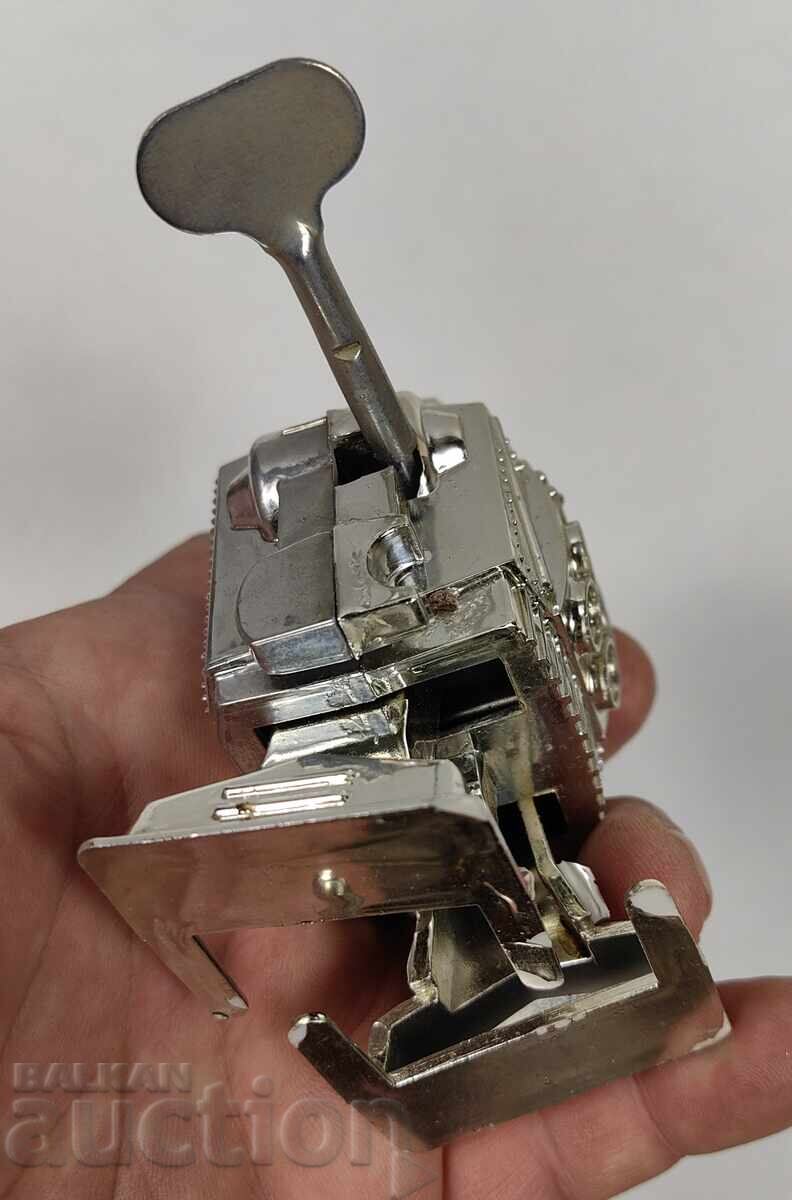 РОБОТ РАБОТЕЩА ДЕТСКА ИГРАЧКА С КЛЮЧ ПЛАСТМАСОВА с цена 39.00 лв. | € 19.94 РОБОТ РАБОТЕЩА ДЕТСКА ИГРАЧКА С КЛЮЧ ПЛАСТМАСОВА с цена 39.00 лв. | € 19.94