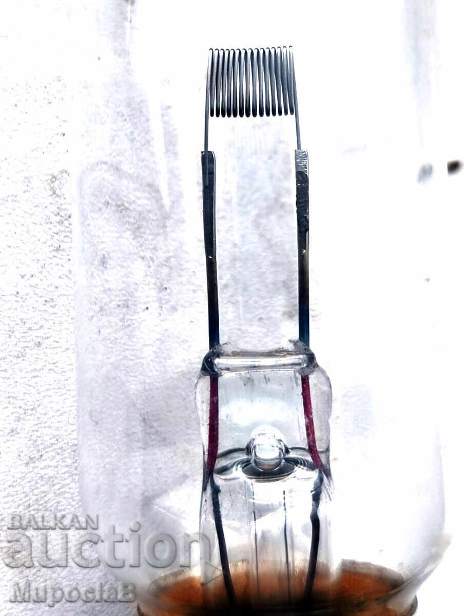 Licitație Lampa pentru cinematograf 30V 400W K30-400 ІFS 34-І URSS Licitație Lampa pentru cinematograf 30V 400W K30-400 ІFS 34-І URSS