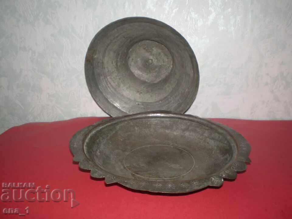 Farfurie de cupru cositorită din perioada Renașterii Naționale cu capac, secolul al XIX-lea cu preț € 50.00 | 97.79 BGN