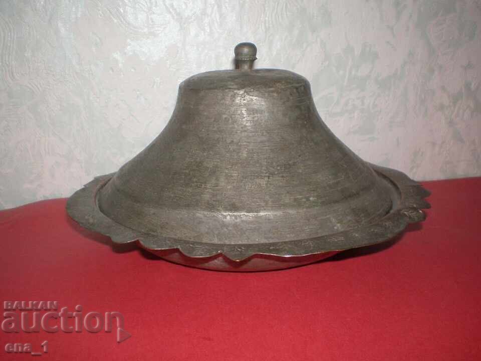 Αναγεννησιακό κασσιτερωμένο χάλκινο πιάτο με καπάκι του 19ου αιώνα