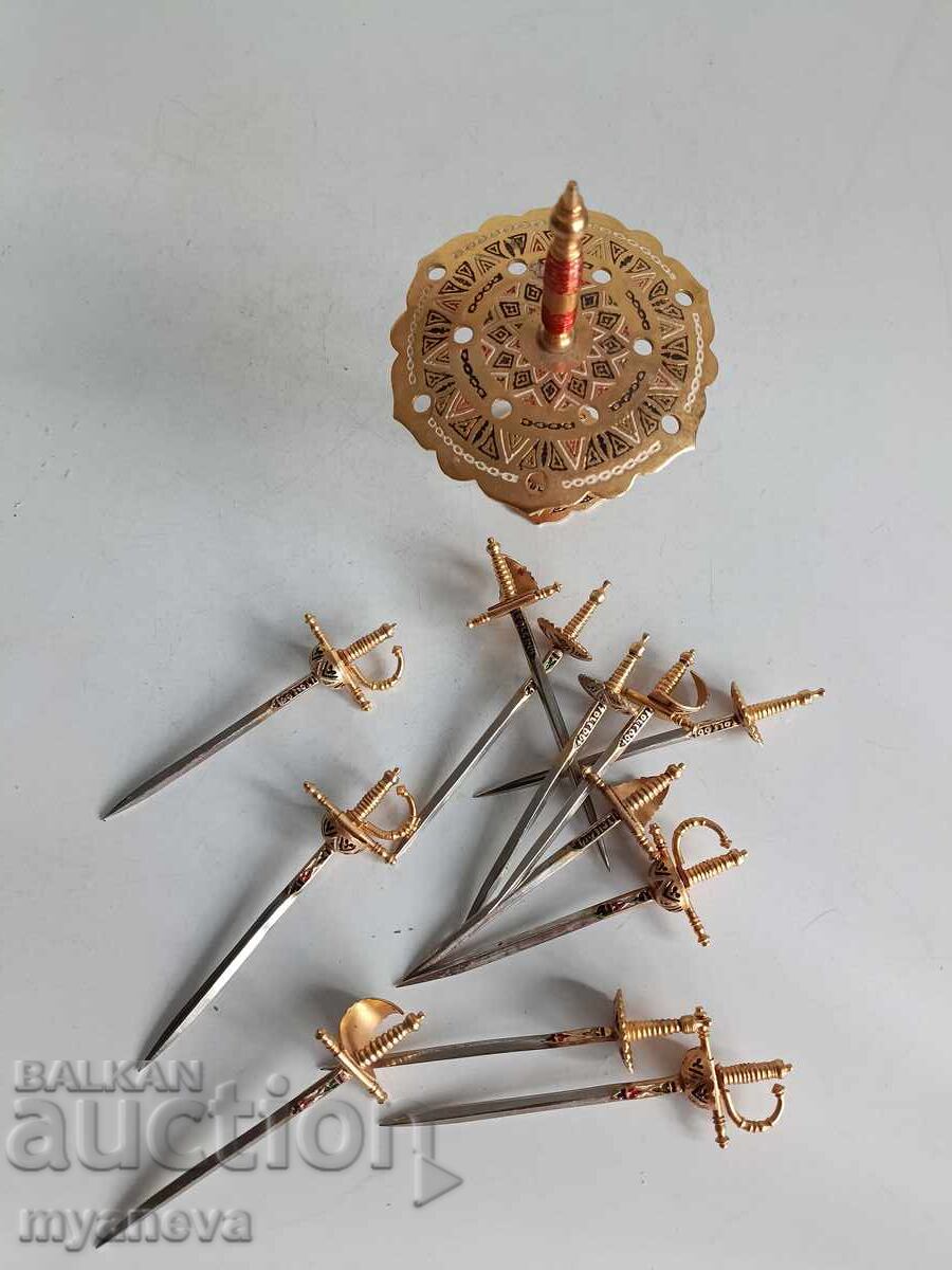 Set vintage din alamă, bețișoare pentru cocktail cu preț 60.00 BGN | € 30.68 Set vintage din alamă, bețișoare pentru cocktail cu preț 60.00 BGN | € 30.68