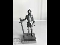 Ιππότης, μεταλλικό ειδώλιο με ξύστρα