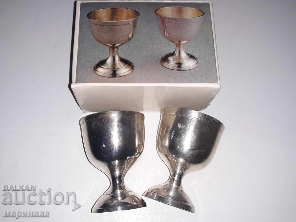 SET PENTRU OUĂ. BRONZ ARGINTAT cu preț 8.00 BGN | € 4.09