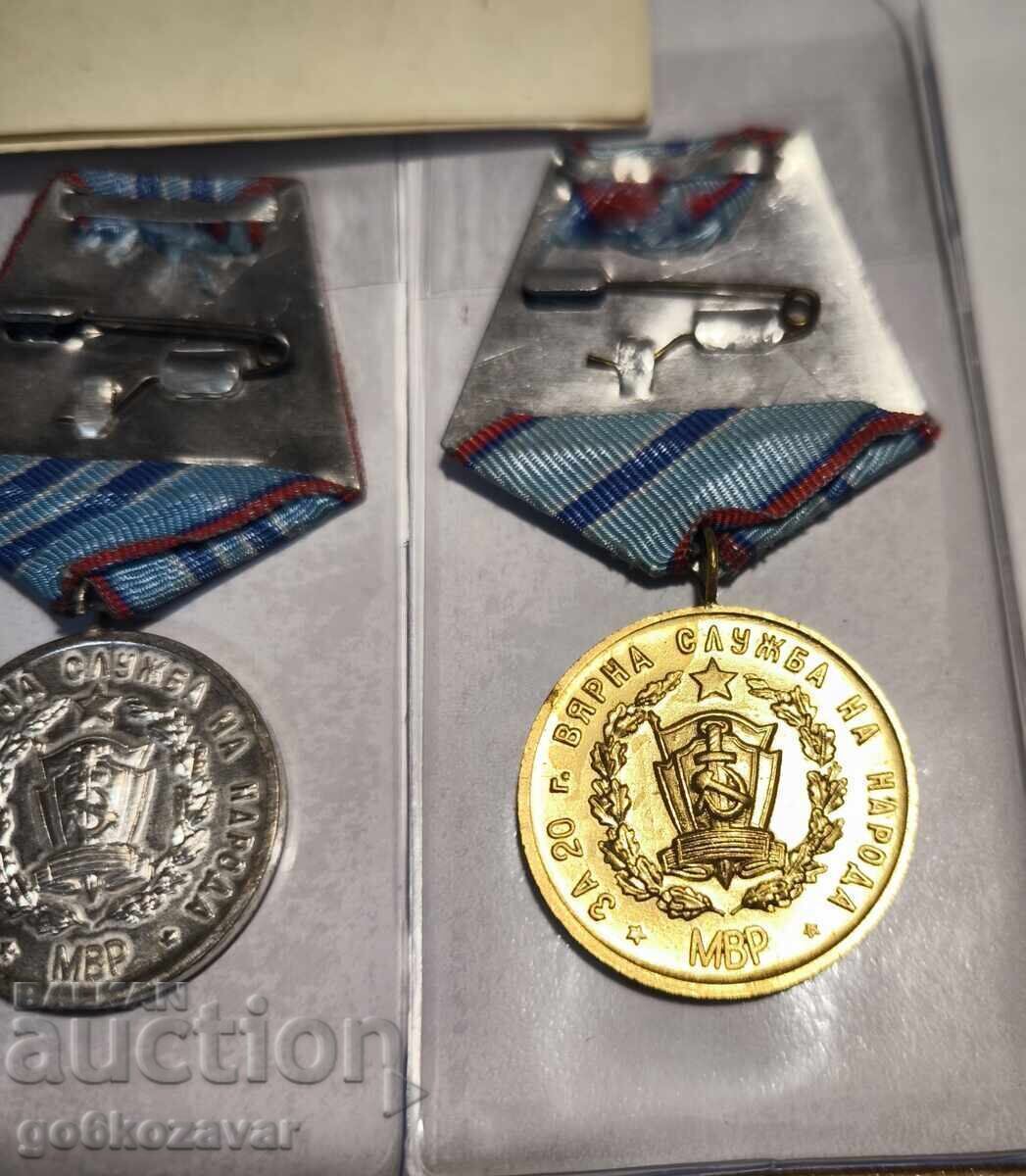 Lot Medalii Pentru 10,15,20 ani de serviciu în Ministerul de Interne /document !! - 5 Lot Medalii Pentru 10,15,20 ani de serviciu în Ministerul de Interne /document !! - 5
