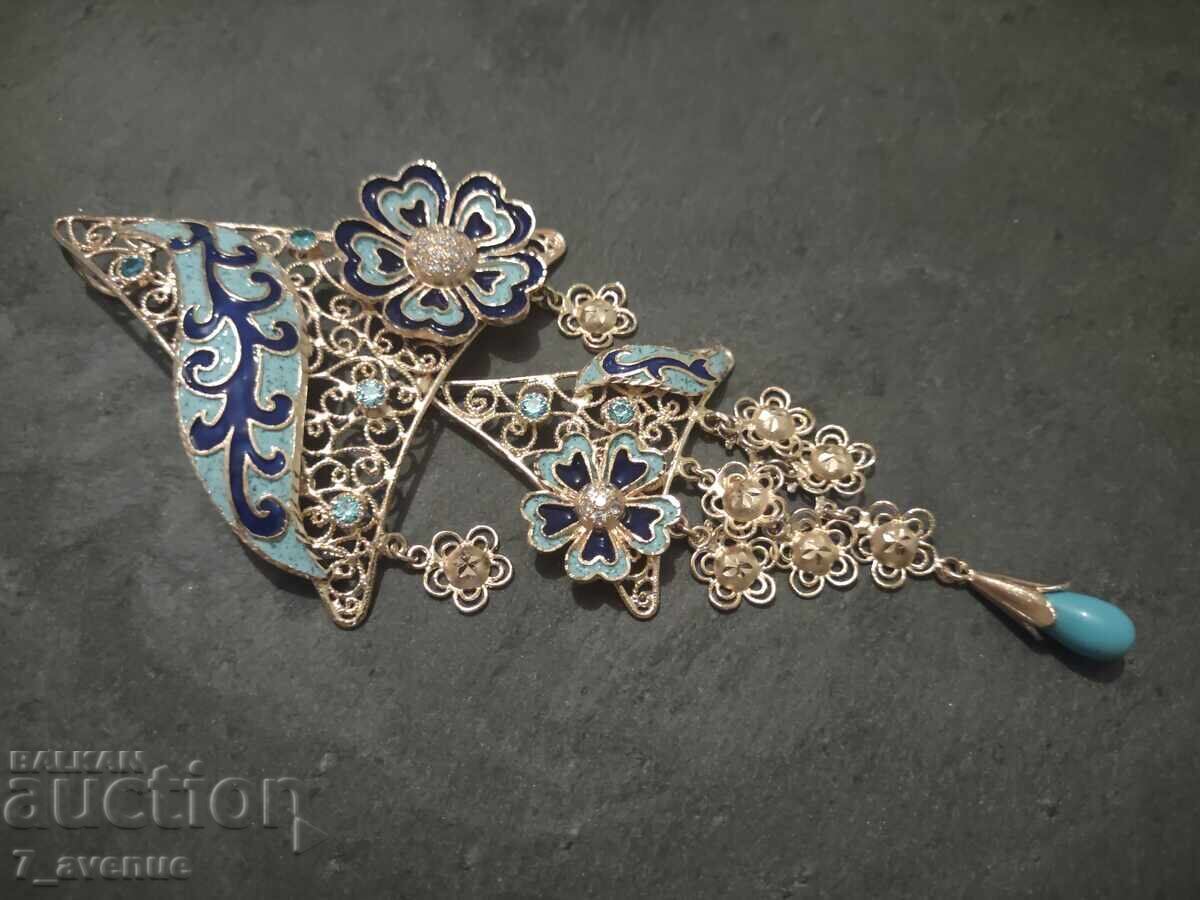 Колие, медальон с емайл, дълъг около 15 см,  21.11.2025 с цена 269.00 лв. | € 137.54