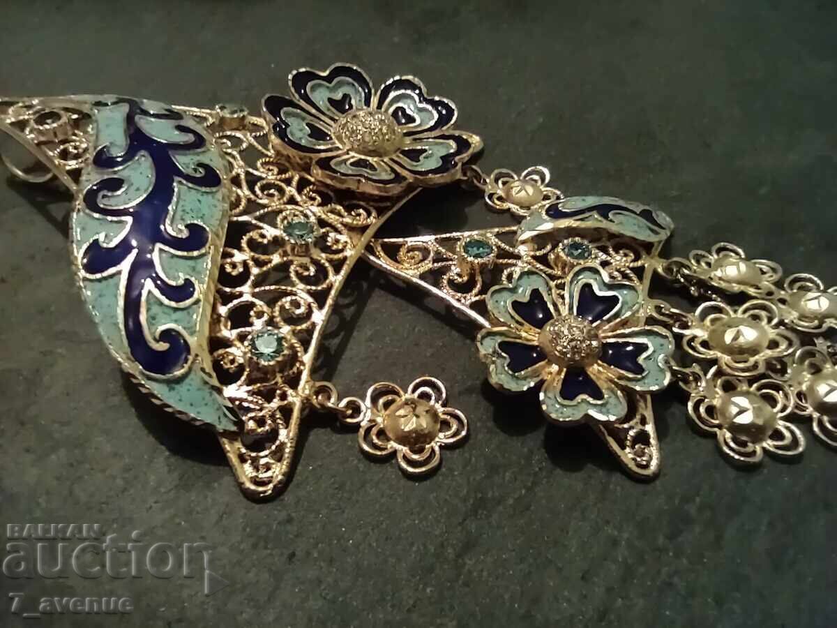 Доставка на Колие, медальон с емайл, дълъг около 15 см,  21.11.2025