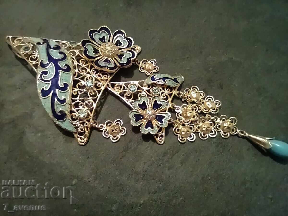 Колие, медальон с емайл, дълъг около 15 см,  21.11.2025