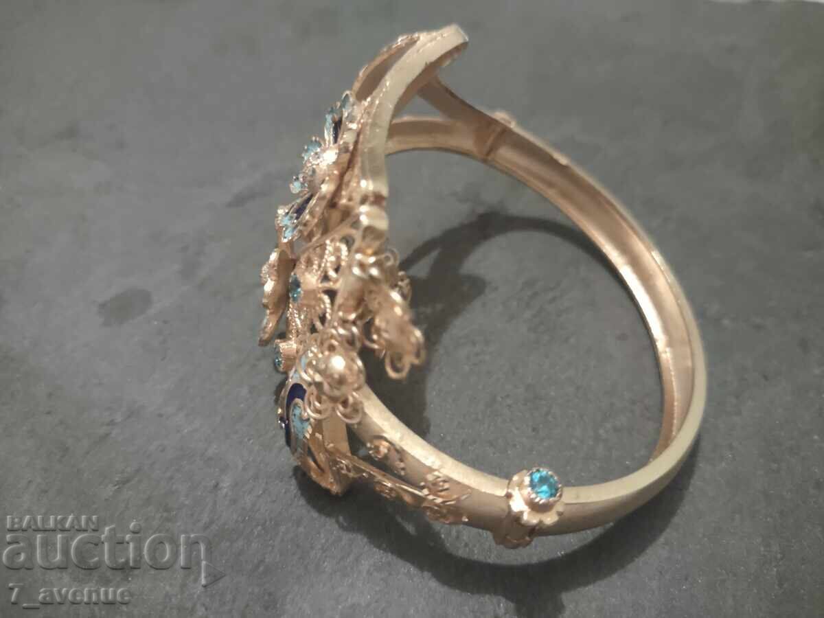 Доставка на Гривна с емайл, медальона е в друг аукцион 21.11.2025