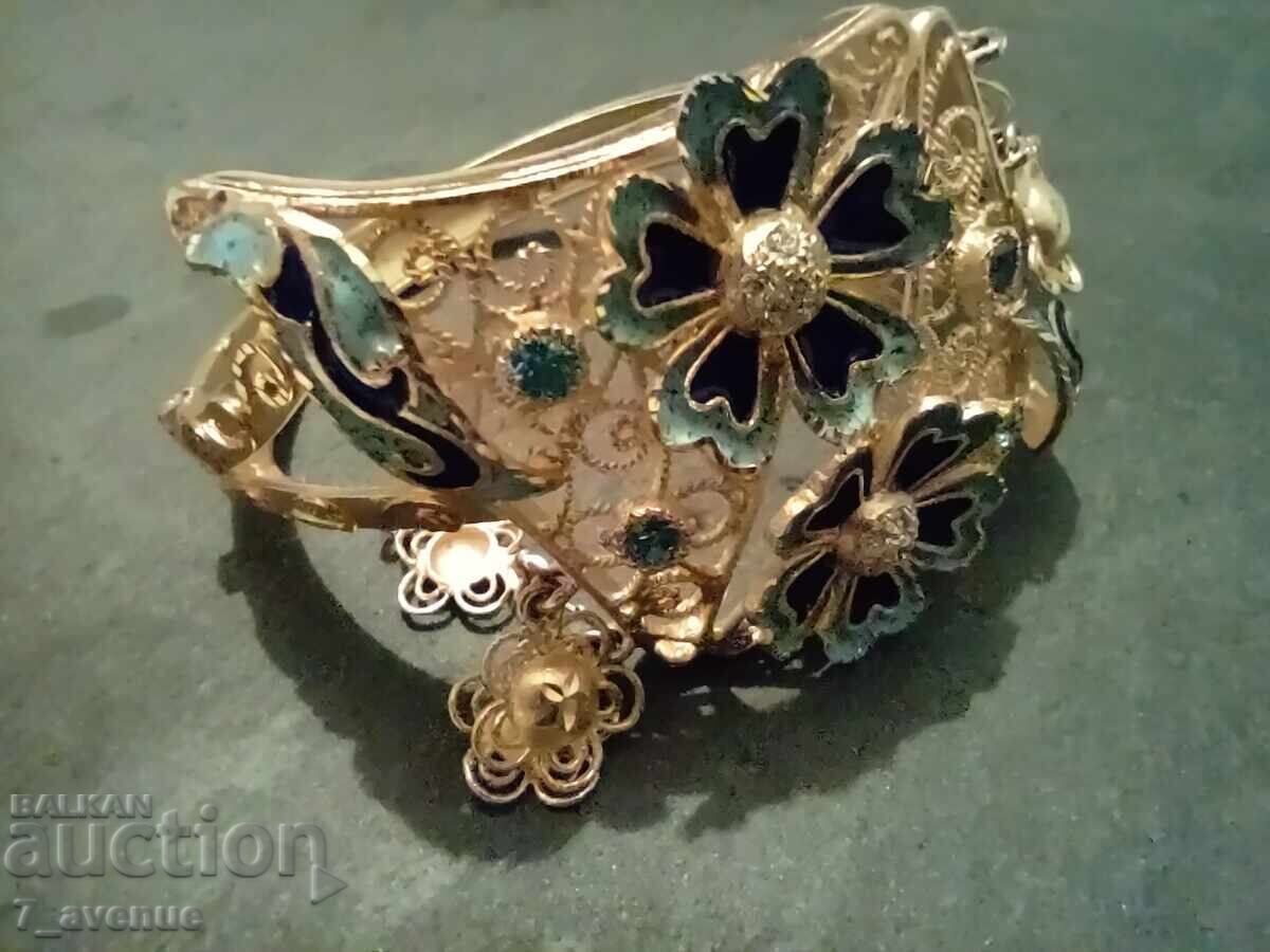 Гривна с емайл, медальона е в друг аукцион 21.11.2025 - 7