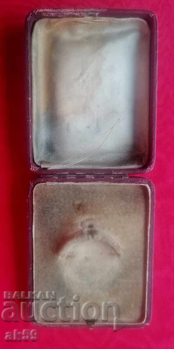 Auction  Old pocket watch case