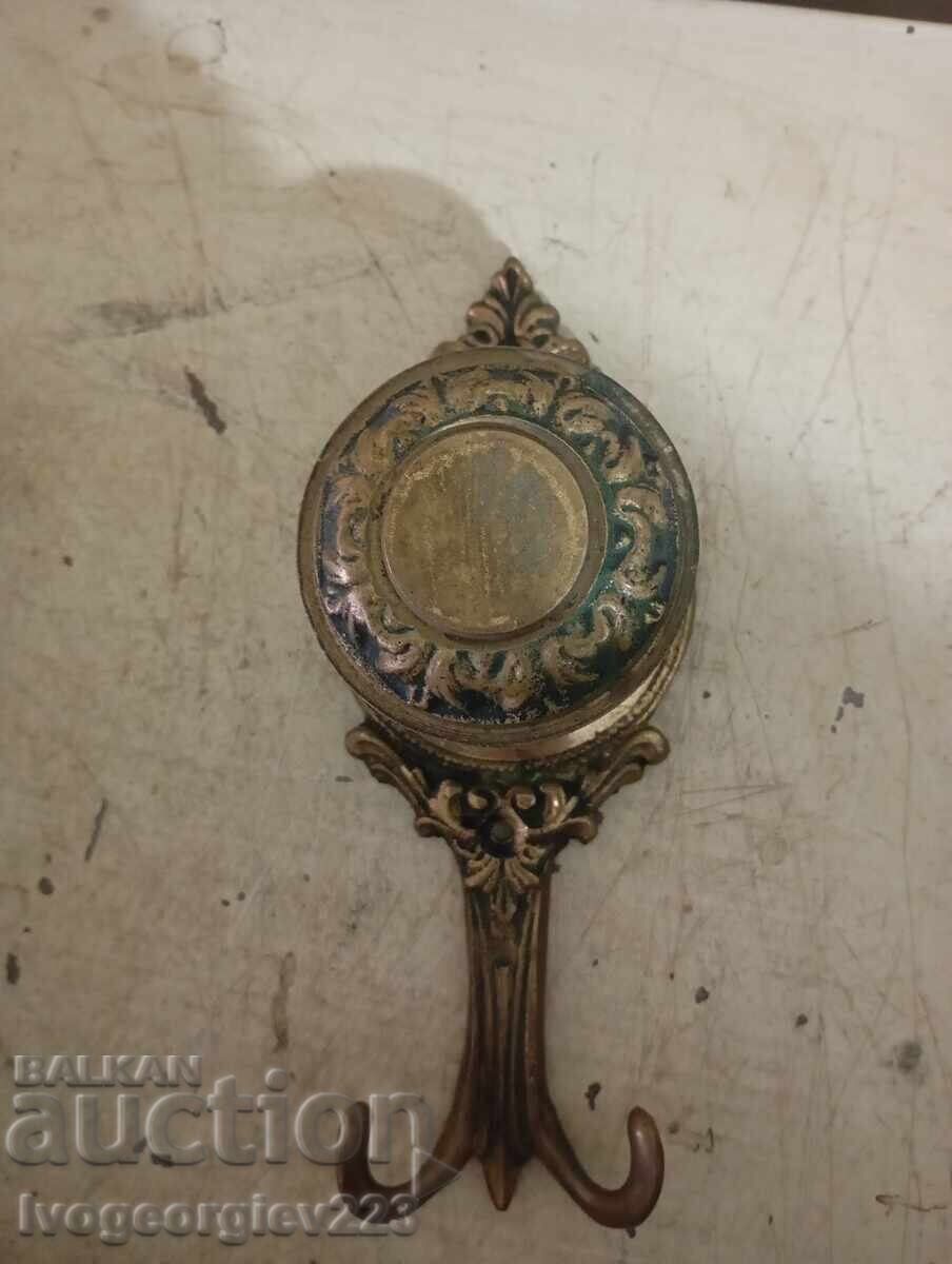 Umeraș vintage cu preț 20.00 BGN | € 10.23