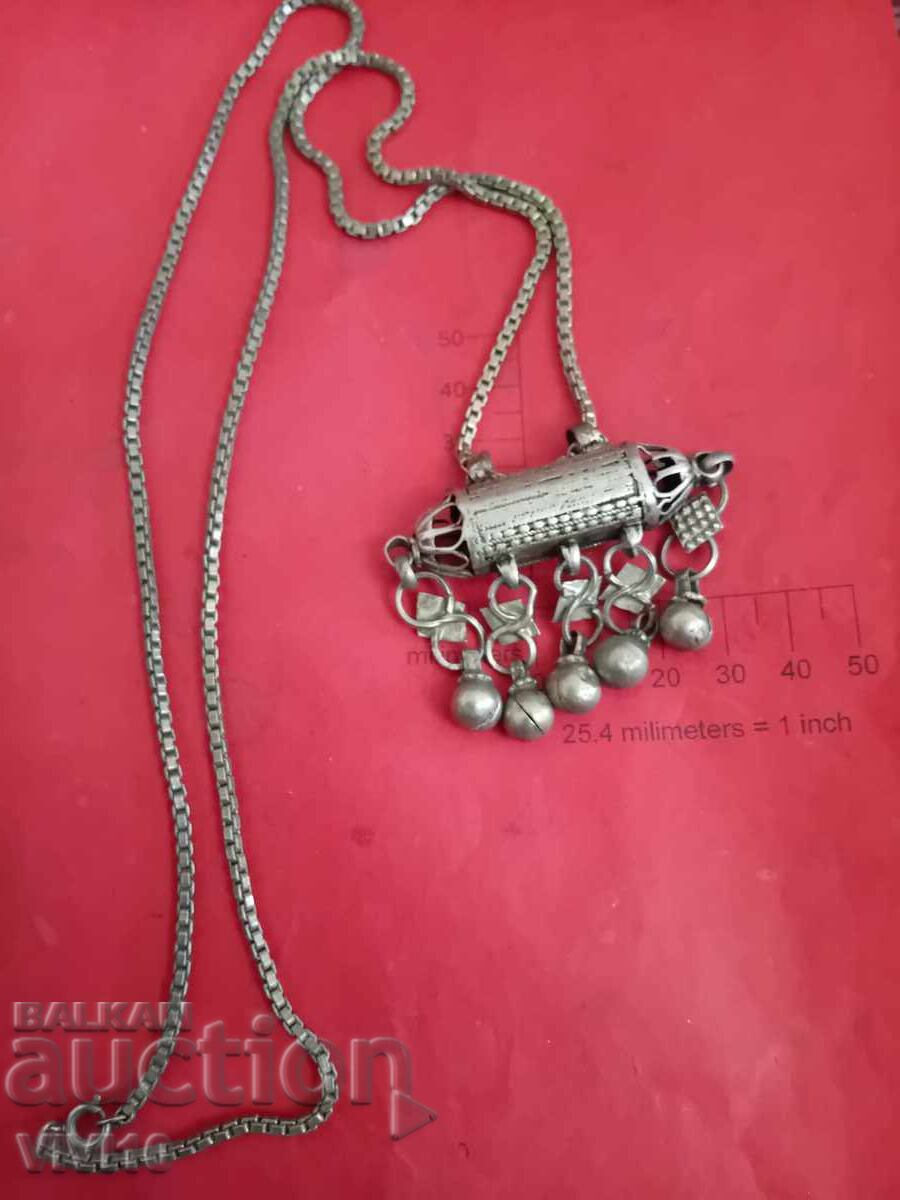 Colier antic cu preț 170.00 BGN | € 86.92 Colier antic cu preț 170.00 BGN | € 86.92