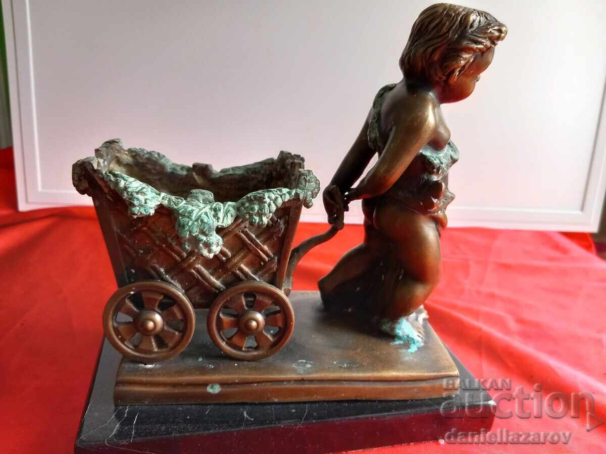 Livrarea Jacques Bousseau Statuetă Veche de Bronz Heruvim cu Cărucior