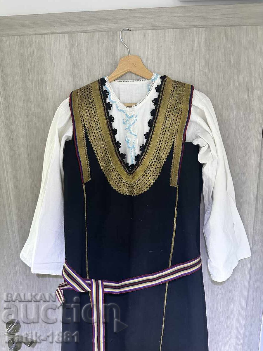 Costum popular din Graovo cu preț 235.00 BGN | € 120.15