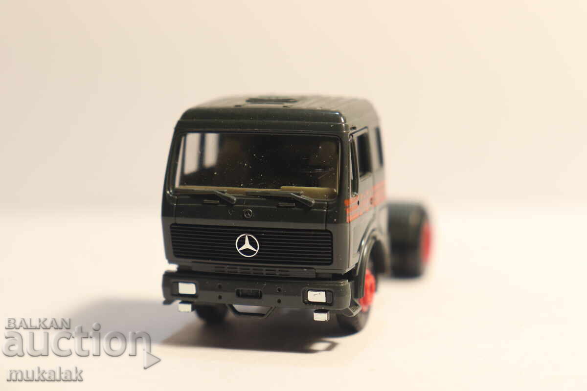 Auction  HERPA H0 1/87 MERCEDES TRACTOR TRUCK MODEL