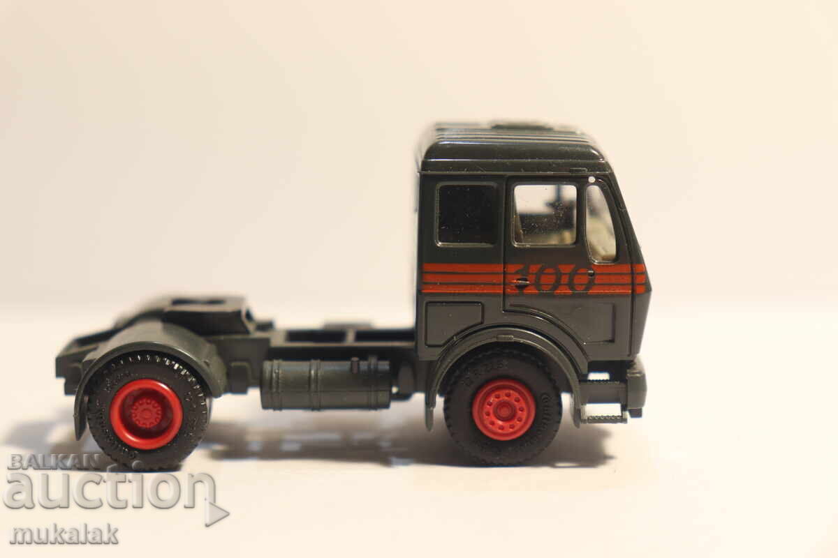 Delivery of HERPA H0 1/87 MERCEDES TRACTOR TRUCK MODEL