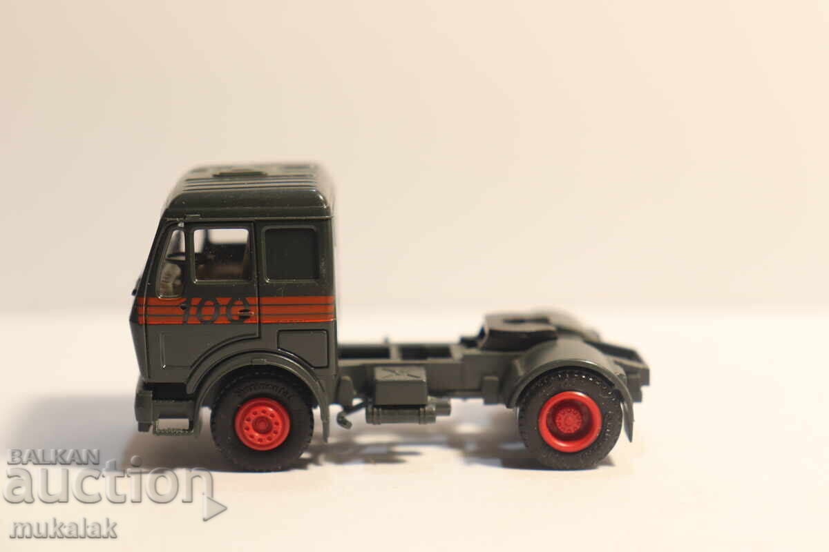 HERPA H0 1/87 MERCEDES TRACTOR TRUCK MODEL