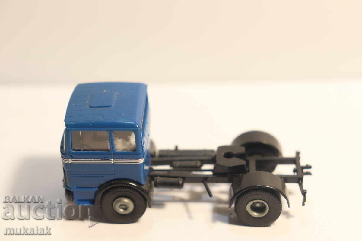 BREKINA H0 1/87 MERCEDES TRACTOR TRUCK MODEL with price 10.00 BGN | € 5.11