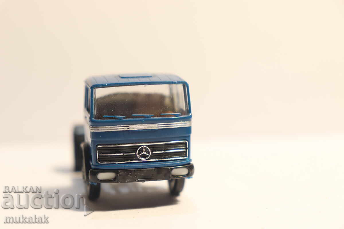 Auction  BREKINA H0 1/87 MERCEDES TRACTOR TRUCK MODEL
