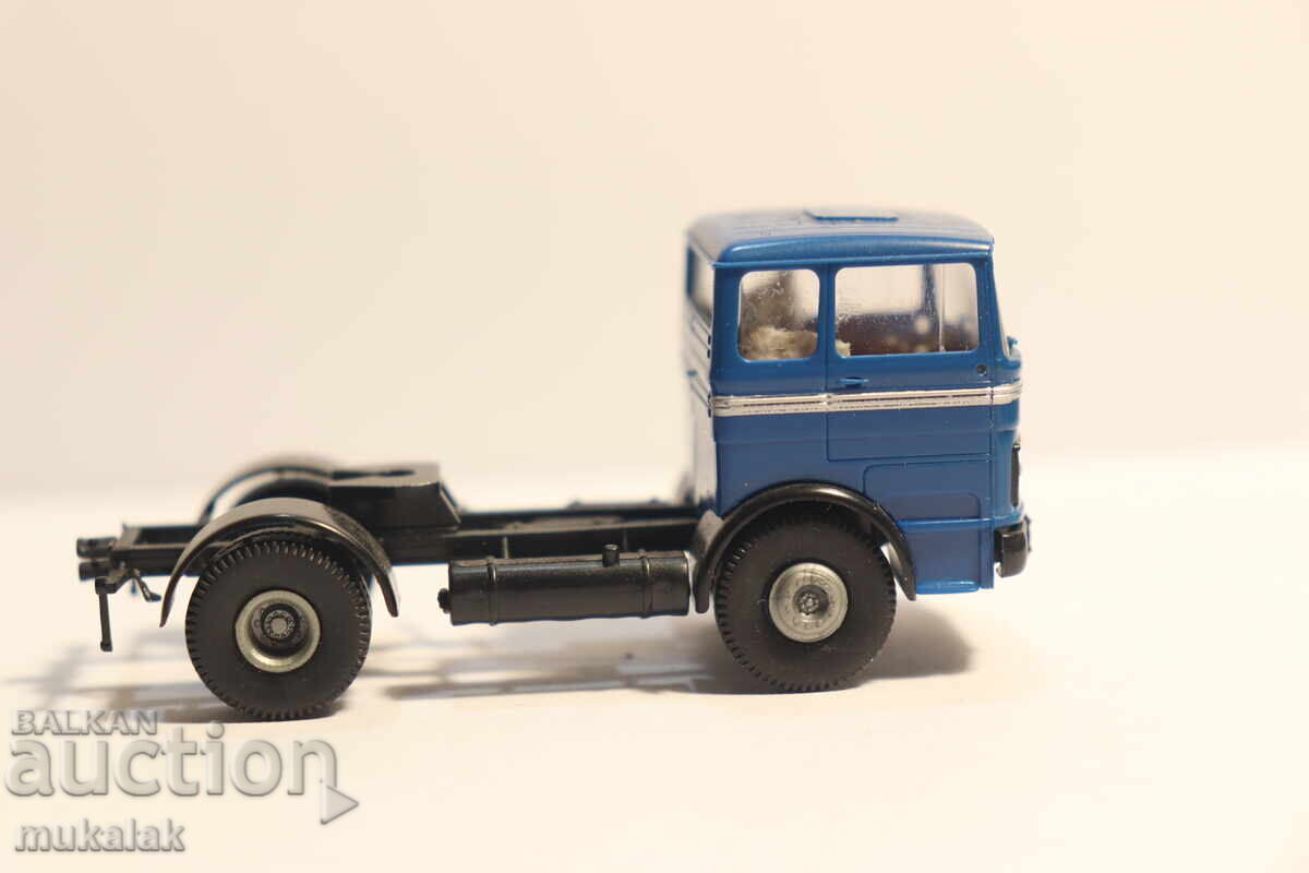 Delivery of BREKINA H0 1/87 MERCEDES TRACTOR TRUCK MODEL