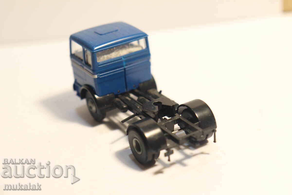 BREKINA H0 1/87 MERCEDES TRACTOR TRUCK MODEL - 5