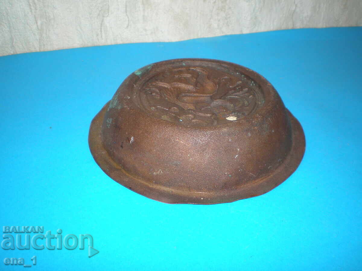 Licitație Tavă de epocă Renaștere, lucrată manual din cupru, gravată - secolul 19