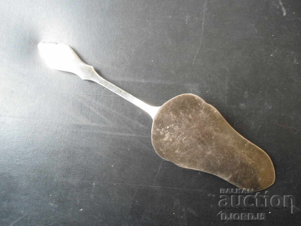 Παλιά οικιακά σκεύη, σήμανση με τιμή 5.50 BGN | € 2.81 Παλιά οικιακά σκεύη, σήμανση με τιμή 5.50 BGN | € 2.81