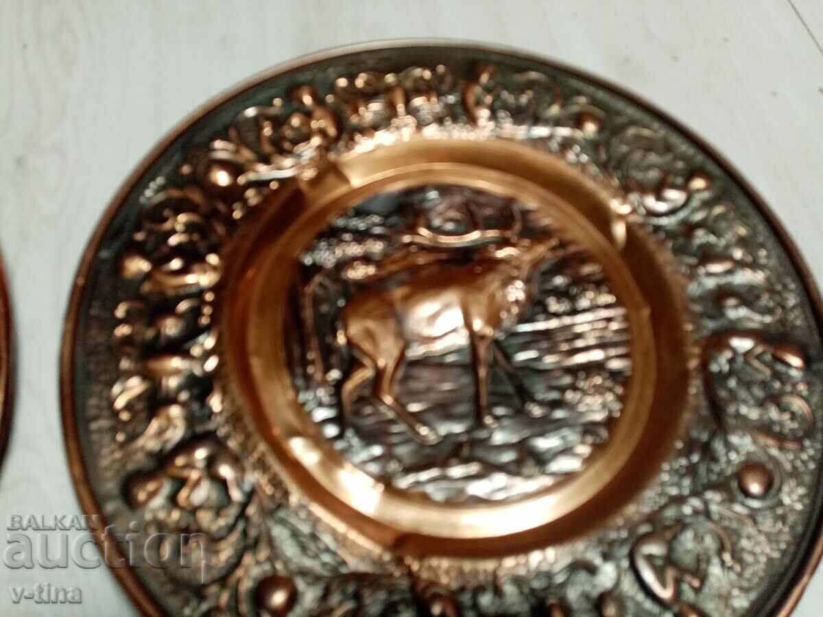 Pair of copper wall plates with hunting scenes: deer, roe deer with price 79.99 BGN | € 40.90