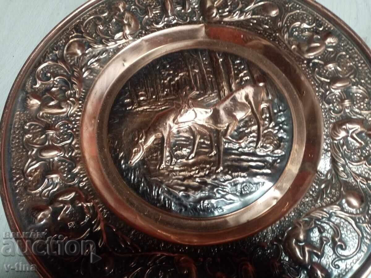 Auction  Pair of copper wall plates with hunting scenes: deer, roe deer