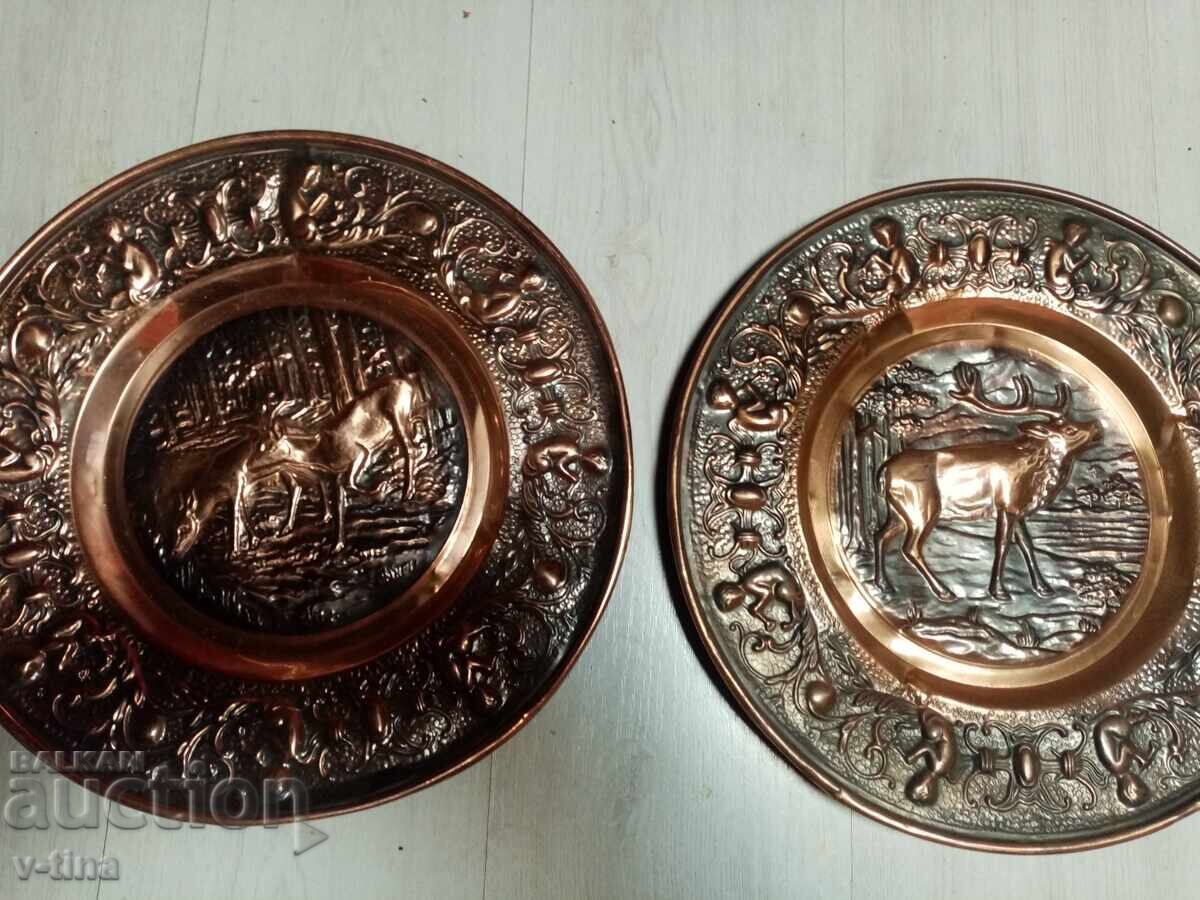 Delivery of Pair of copper wall plates with hunting scenes: deer, roe deer
