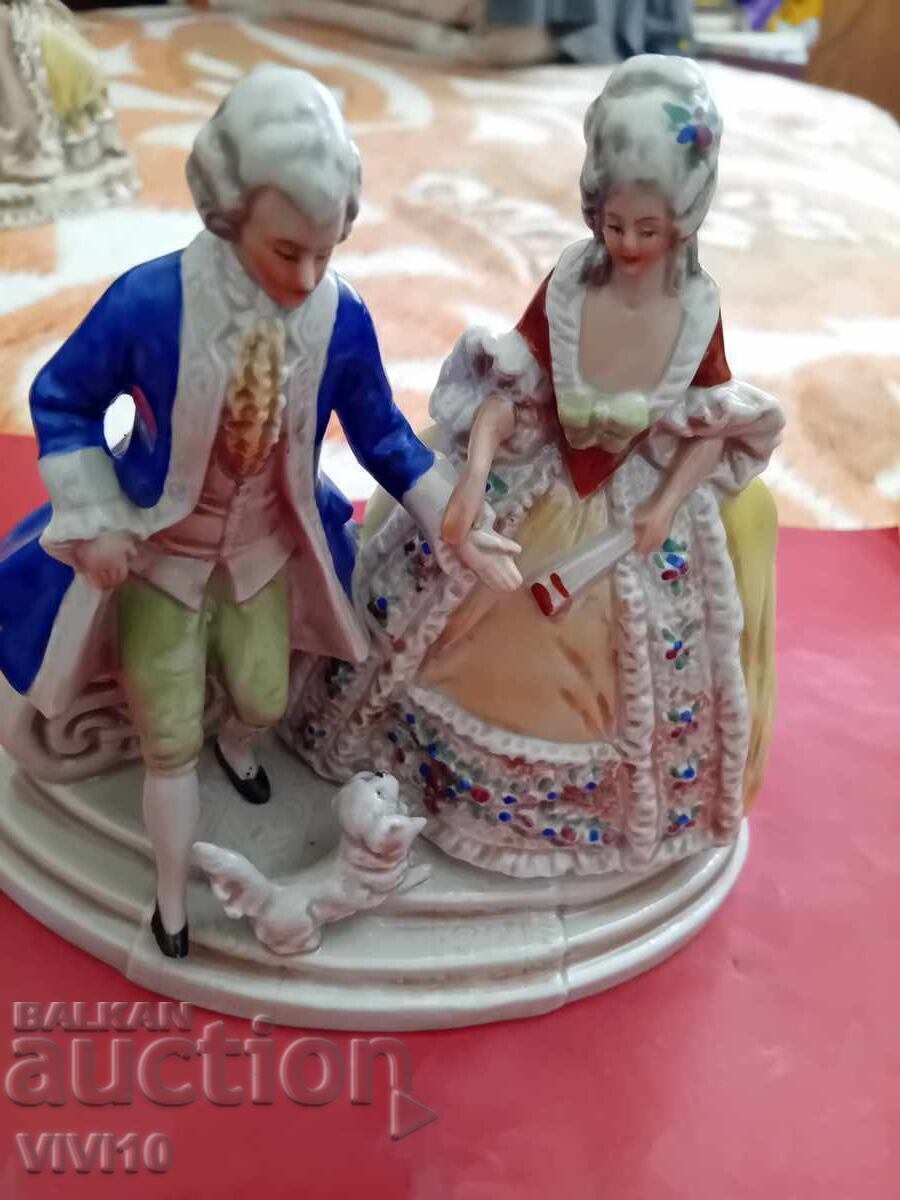 Figurină de porțelan veche, marcată Figurină de porțelan veche, marcată