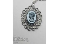 Colier frumos, pandantiv - argint și cameo
