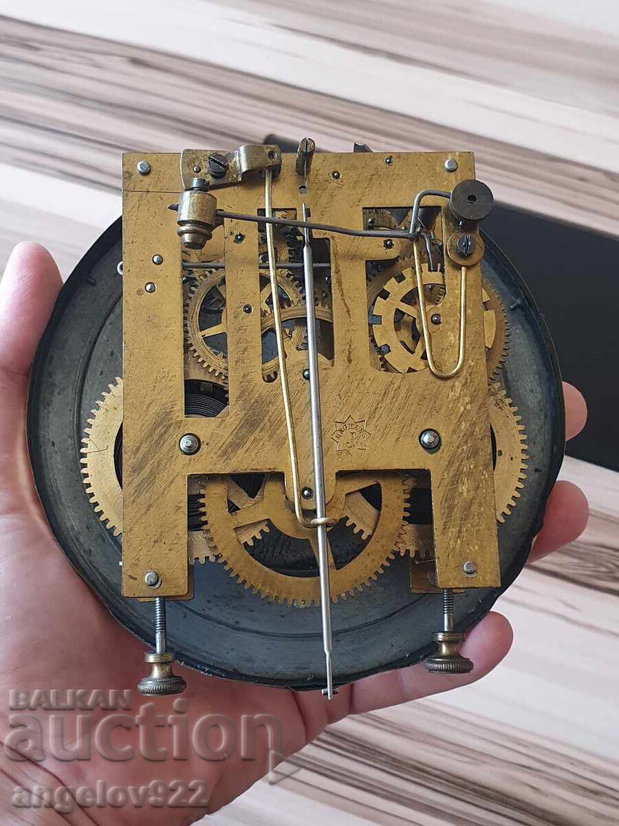 Доставка на Немски стенен часовник JUNGHANS РАБОТЕЩ