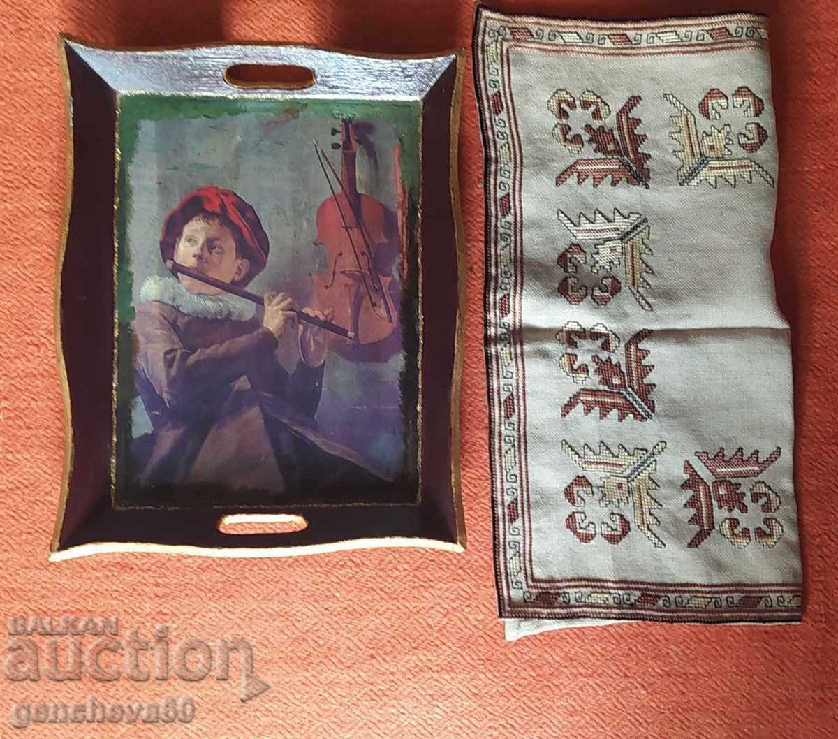 Vintage wooden headboard and hand-embroidered doily - 7