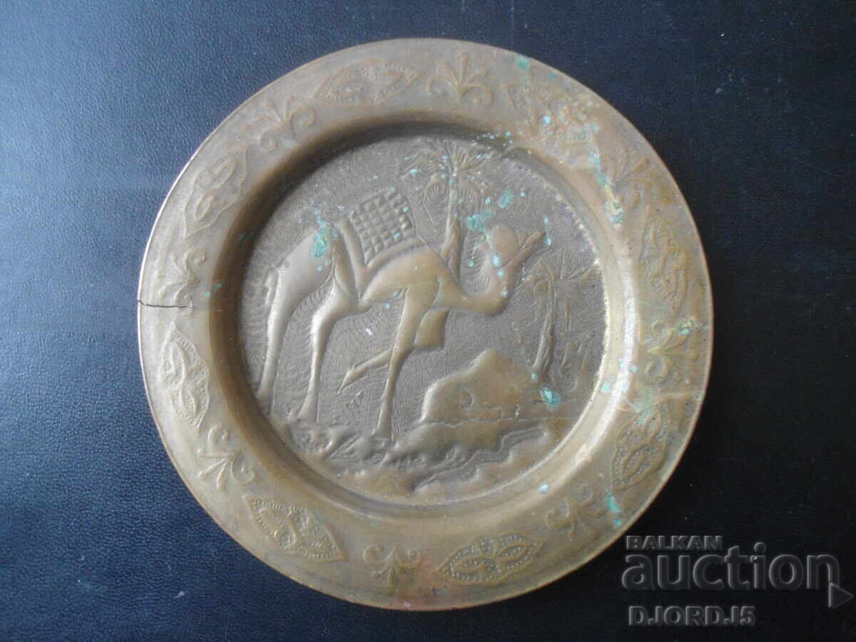 Стара медна чинийка за стена Стара медна чинийка за стена