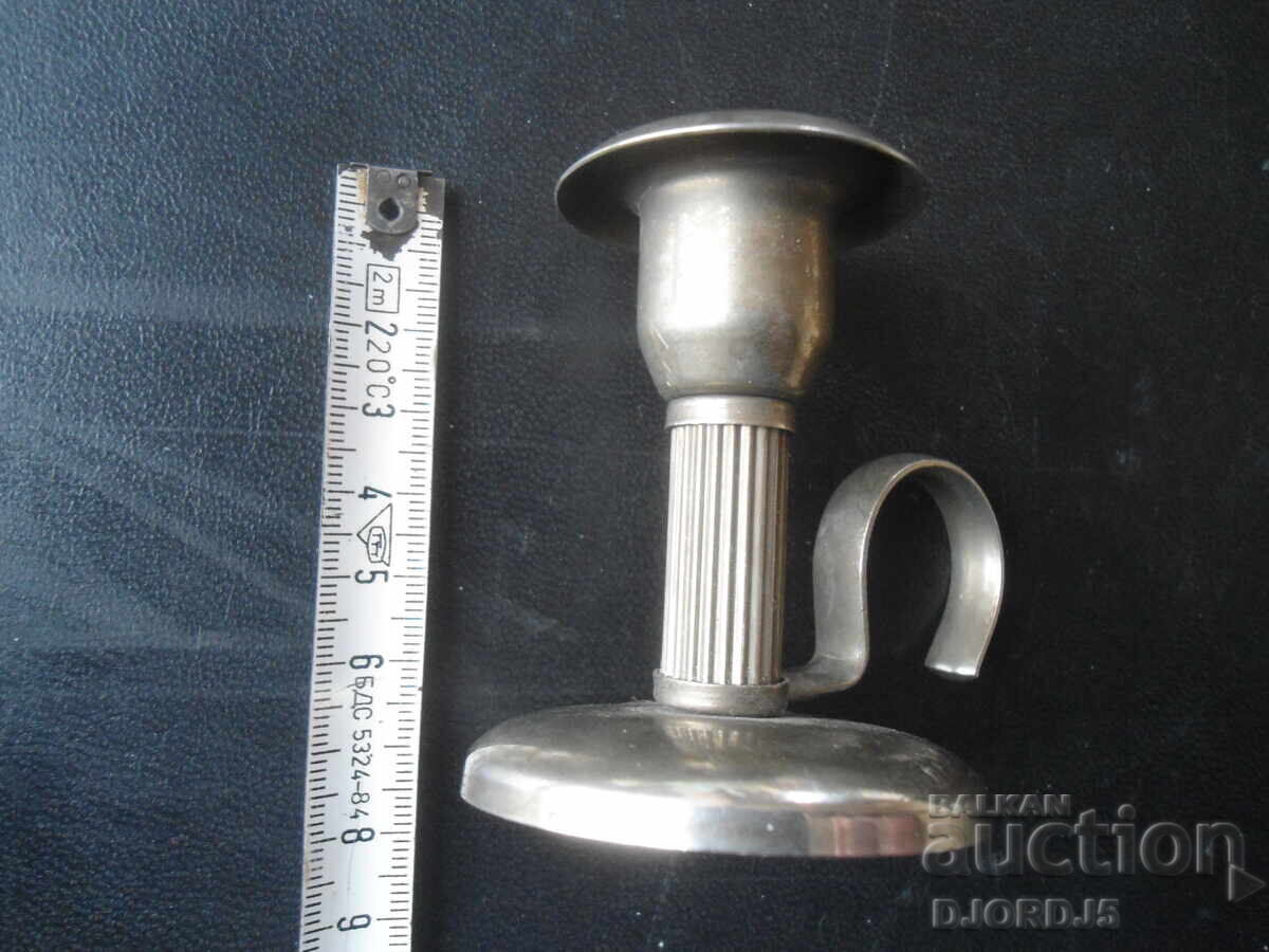 Доставка на Стар метален свещник Доставка на Стар метален свещник