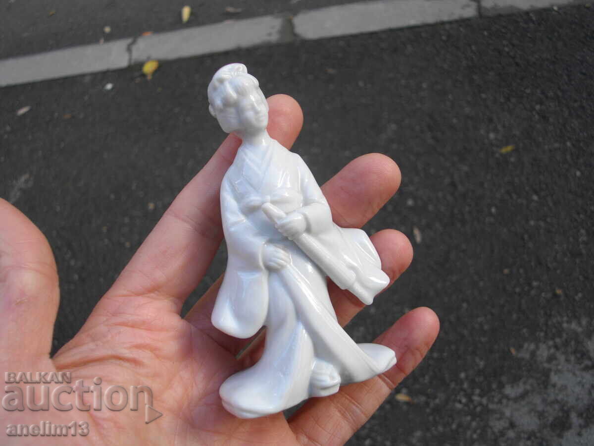 STAR PORCELAIN PORCELAIN FIGURE GEISHA with price 120.00 BGN | € 61.36