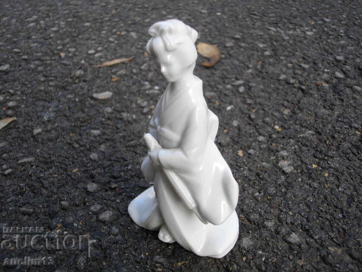 STAR PORCELAIN PORCELAIN FIGURE GEISHA